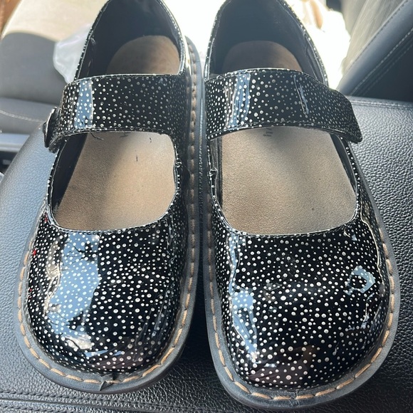 SAVVY black and white Slip Resistant Mary Jane Flats - Picture 2 of 5